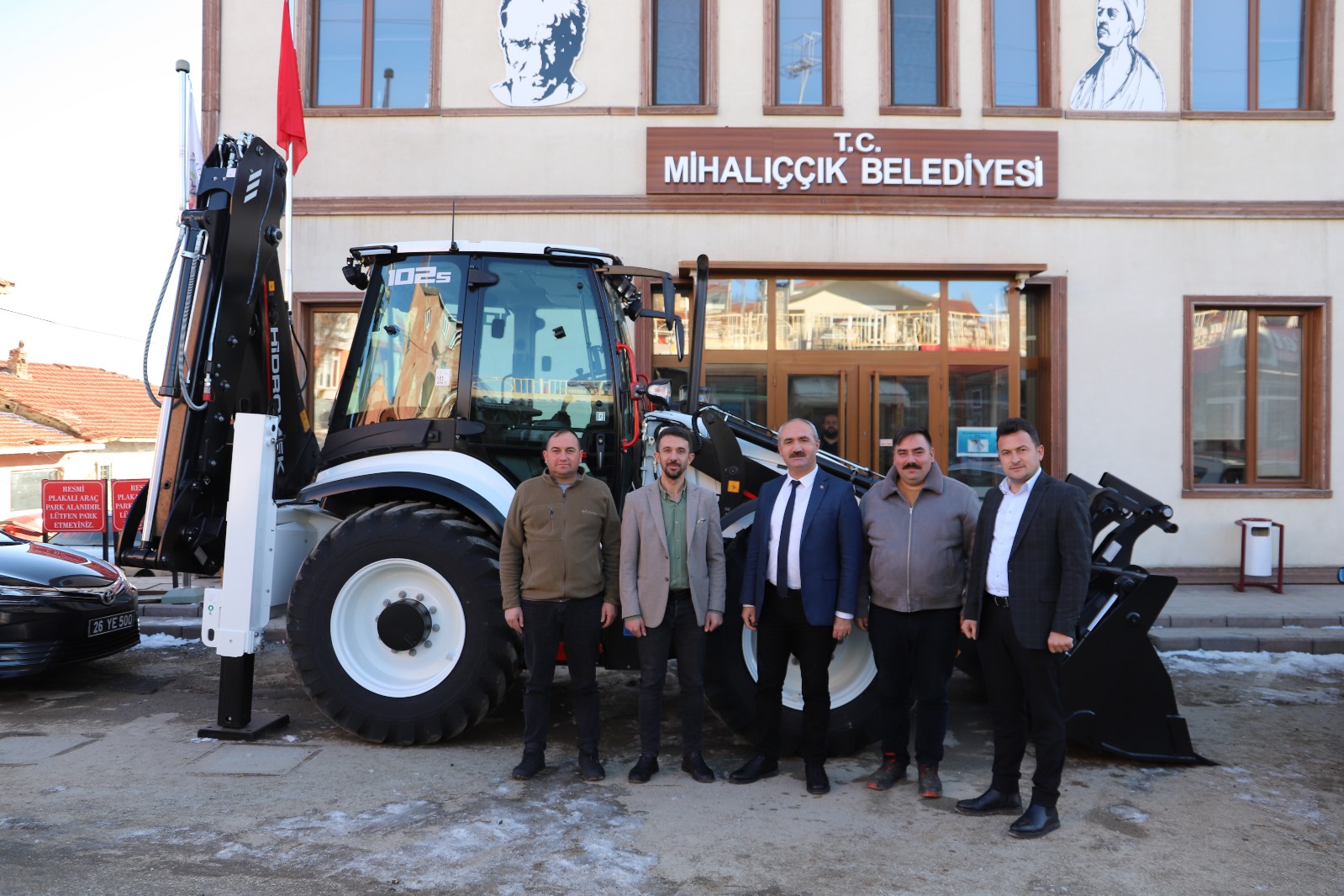 Mihalıççık’ın Hizmet Kapasitesi Artıyor: Yeni İş Makinemizi Teslim Aldık!